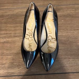 Sam Edelman 7.5W black shiny pumps